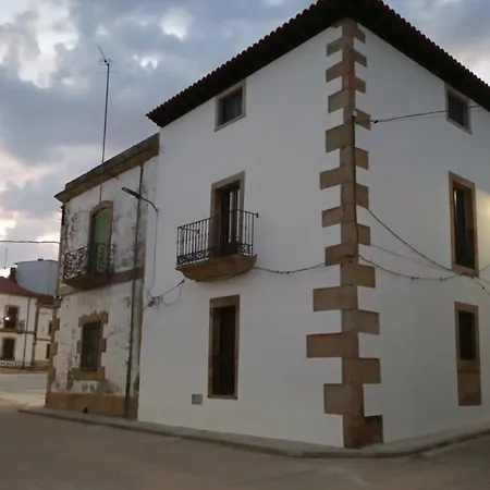 Sanin 1 Apartment Lumbrales